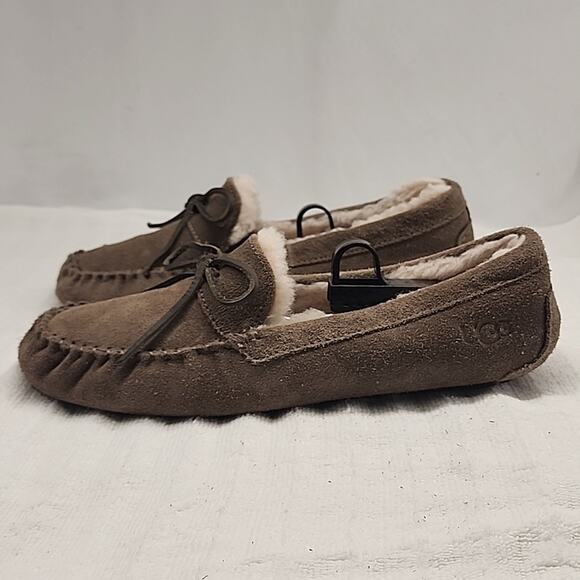 UGG DAKOTA AUSTRALIAN MOCCASIN SLIPON LOAFER SUEDE🐑WOOL🐑INSOLE LADIES 10 NWOB - Picture 1 of 16